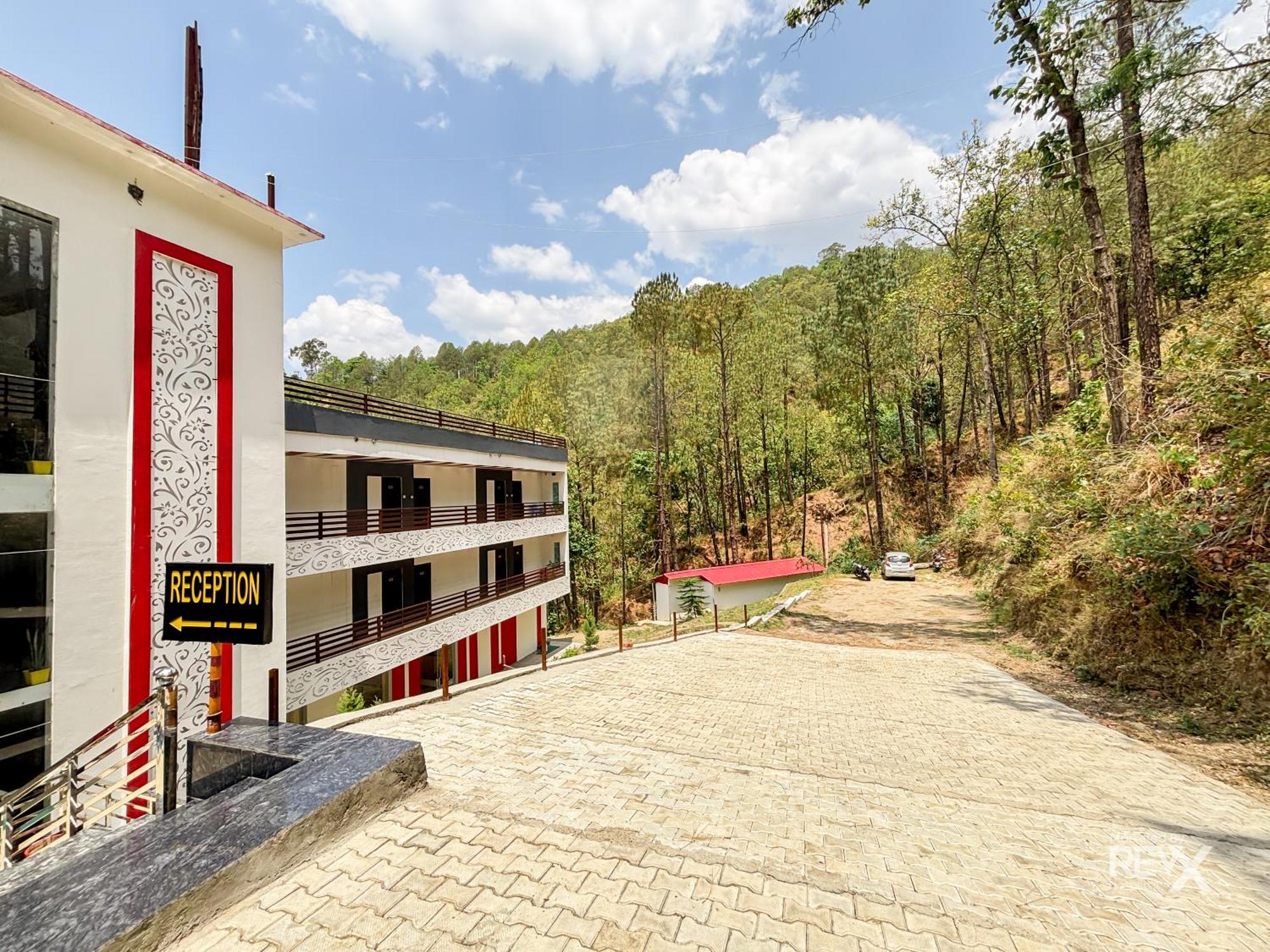 Hotel Prince Valley 兰斯顿 外观 照片